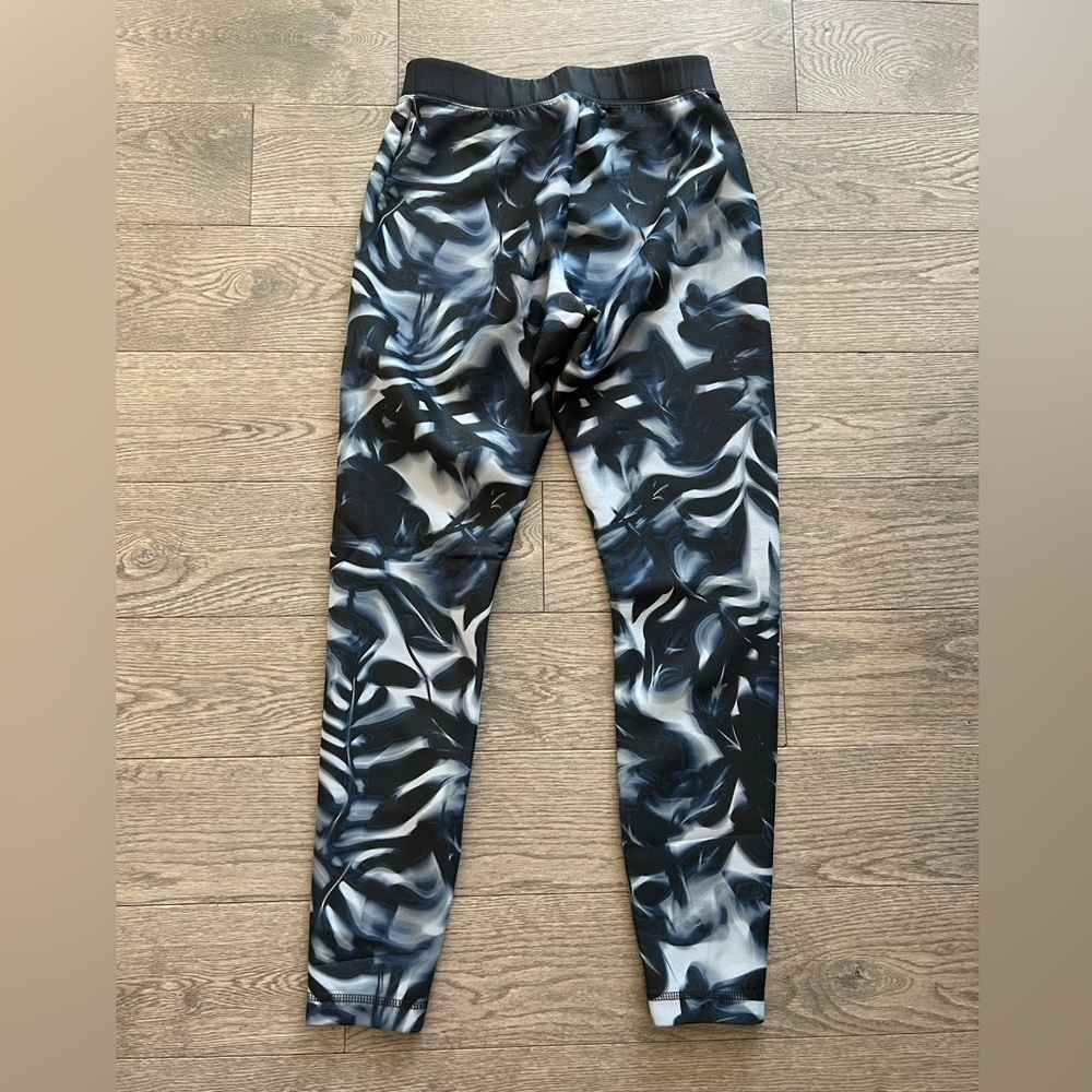 Nike Black and Gray Patterned Leggings - Picture 4 of 5